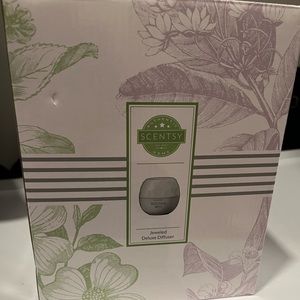 Scentsy jeweled deluxe diffuser